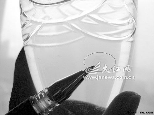 圓圈處系水中懸浮物。(來源:大江網)