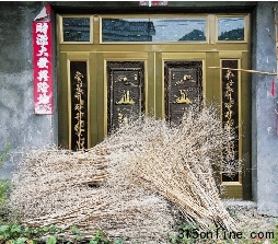 點(diǎn)圖查看下一頁 六成以上農(nóng)村成空心村農(nóng)民“離土不離鄉(xiāng)”如何破題(6)