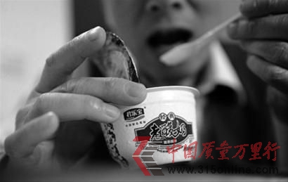 老酸奶的成分成為公眾關注的焦點。