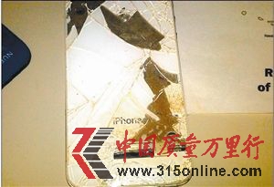 布胡杰的蘋果4S手機電池熔化并滲出酸性液體。 布胡杰的蘋果4S手機電池熔化并滲出酸性液體。